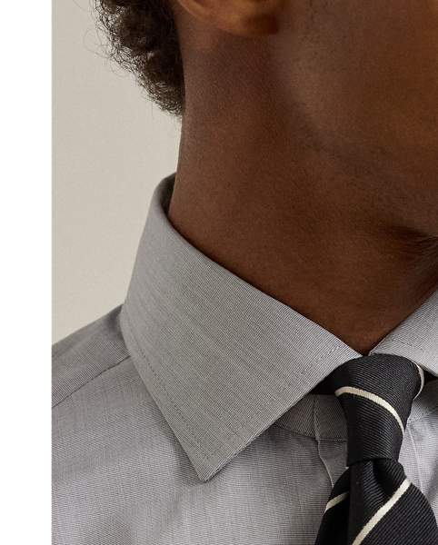 Meticulously crafted in Italy, this shirt exemplifies sartorial excellence through its use of fine cotton in an end-on-end construction. Each element demonstrates superior craftsmanship – from the sophisticated silhouette to the genuine mother-of-pearl buttons.