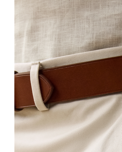 Distinguished by their ultra-soft texture, which is achieved using a specialised peaching treatment, these Straight Fit trousers are expertly crafted using an Italian stretch cotton fabric. Each element reflects Purple Label's commitment to superior quality and understated elegance.