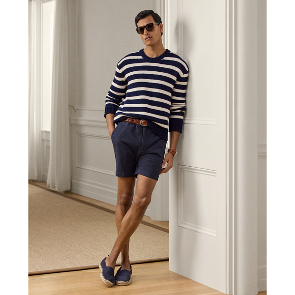 Showcasing Purple Label's commitment to unparalleled quality and timeless style, these shorts are meticulously hand-tailored using stretch chino fabric from France. Once constructed into a Slim Fit silhouette, they are garment-dyed for a relaxed look and feel.