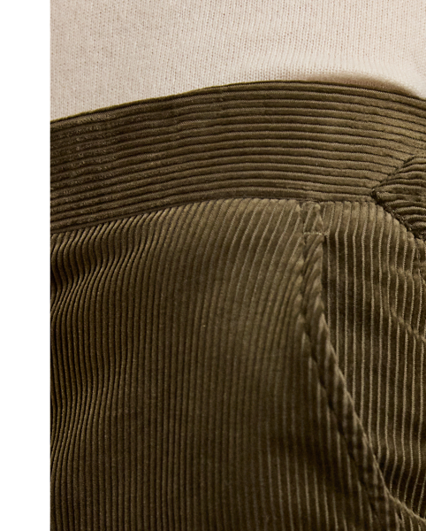 These trousers are tailored by hand in Italy using wide-wale corduroy. The luxuriously soft cotton cloth is brushed on each side and offers a rich, saturated hue.