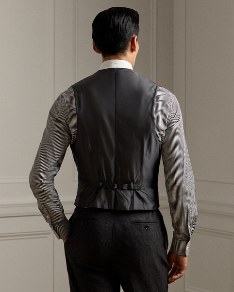 This waistcoat is hand-tailored in Italy with brushed cashmere twill that is one of the most iconic fabrications personally selected by Mr Lauren. Its lightweight, breathable cloth was custom-woven by England’s Bower Roebuck & Co. mill and developed with our signature matte finish.