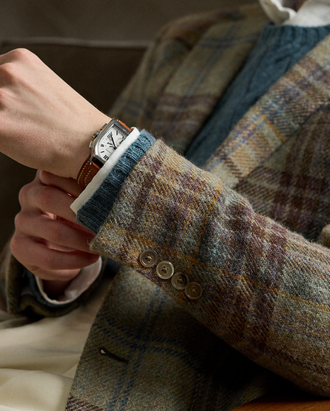 Hand-tailored in Italy, the Kent combines a lighter construction with fine canvassing and a soft shoulder to create a more natural profile. This version's wool tweed features the season's plaid pattern and was custom-developed with Ireland's Magee 1866, which has been a Ralph Lauren Lauren partner for more than 50 years. Being fibre-dyed, the special yarn used to craft the cloth offers an almost 3D effect and incredible dimension.