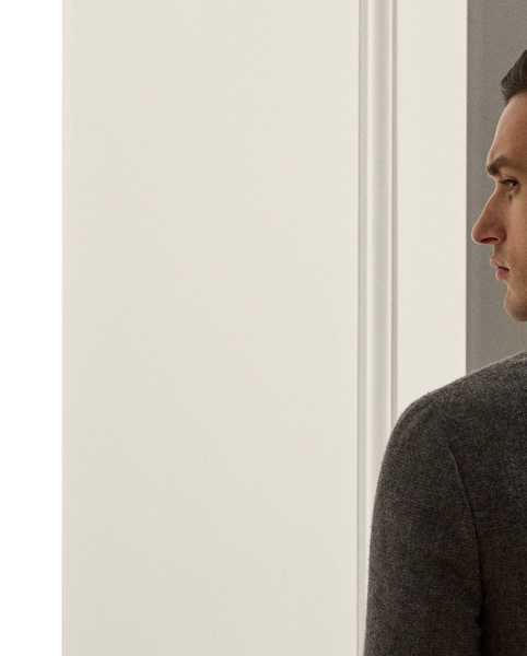 Tailored by hand in Italy, the Hadley is defined by its soft shoulder and exceptionally light weight. This version is crafted with a textured, open-weave cashmere fabric that was custom-developed with Joshua Ellis, a famed English mill that has been creating luxury textiles for more than 250 years.