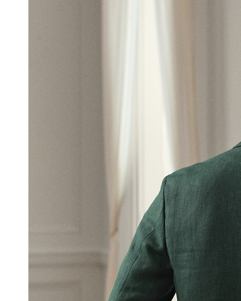 Hand-tailored in Italy, the Hadley is defined by its soft shoulder and its exceptionally light weight. This version's custom-developed cloth is expertly woven from luxurious linen, creating a sophisticated texture with remarkable depth and dimension. Offered in the season's signature hues, it is beautifully detailed with metal buttons, which were specially made for  Ralph Lauren Lauren and feature an equestrian-inspired emblem.