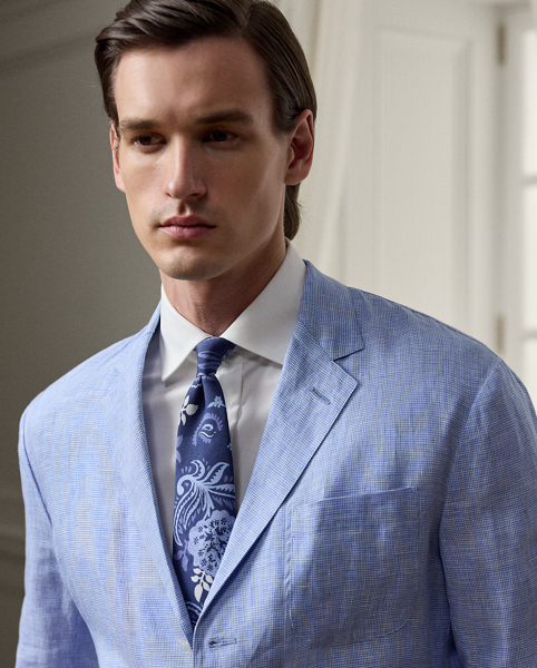 Epitomising the art of sartorial innovation, this jacket features Purple Label's most lightweight silhouette, masterfully hand-tailored in Italy using a custom-developed linen fabric. Genuine mother-of-pearl buttons complement the refined texture of its bespoke cloth.