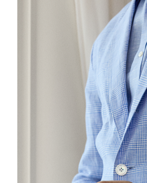 The most lightweight construction offered in Purple Label, this suit jacket is hand-tailored in Italy with a custom-developed linen cloth and finished with genuine mother-of-pearl buttons.