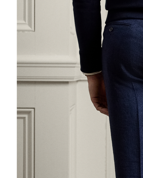 Expertly hand-tailored in Italy, these flat-front trousers exemplify  Ralph Lauren Lauren's dedication to sartorial excellence through their bespoke herringbone cloth. The custom-developed fabric combines lightweight linen, fine wool and textured silk, ensuring remarkable comfort across seasons.