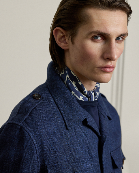 Purple Label elevates the utilitarian nature of this jacket with expert Italian crafting. The custom-developed cloth artfully blends lightweight linen, fine wool and silk, creating a uniquely sophisticated texture.