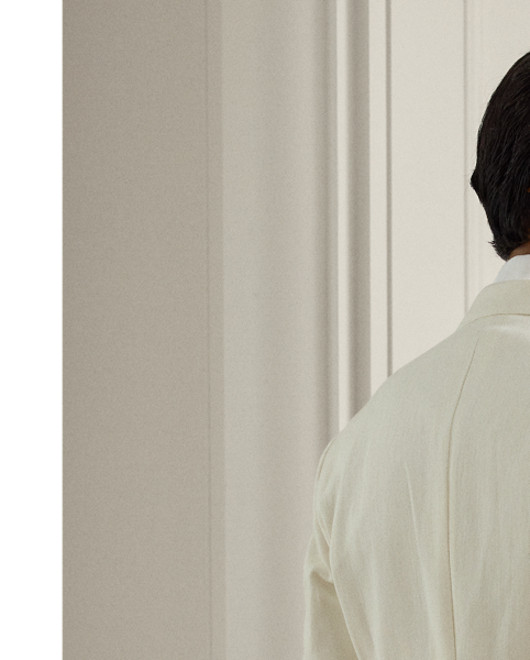 Hand-tailored in Italy, the Kent combines a lighter construction with fine canvassing and a soft shoulder to create a more natural profile. This version is crafted using a custom-developed herringbone cloth that combines soft cotton and lightweight linen.