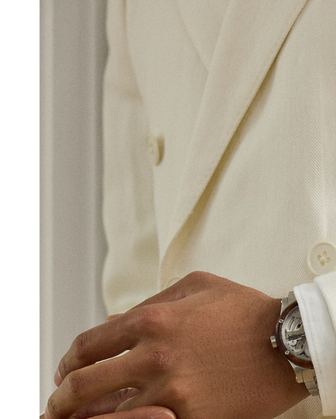 Hand-tailored in Italy, the Kent combines a lighter construction with fine canvassing and a soft shoulder to create a more natural profile. This version is crafted using a custom-developed herringbone cloth that combines soft cotton and lightweight linen.