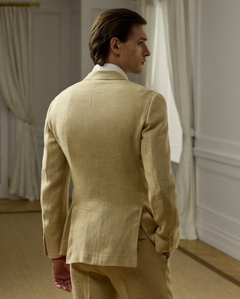 Hand-tailored in Italy, the Kent combines a lighter construction with fine canvassing and a soft shoulder to create a more natural profile. This version is crafted from a custom-developed twill fabric that was woven with breathable linen and textured tussah silk.
