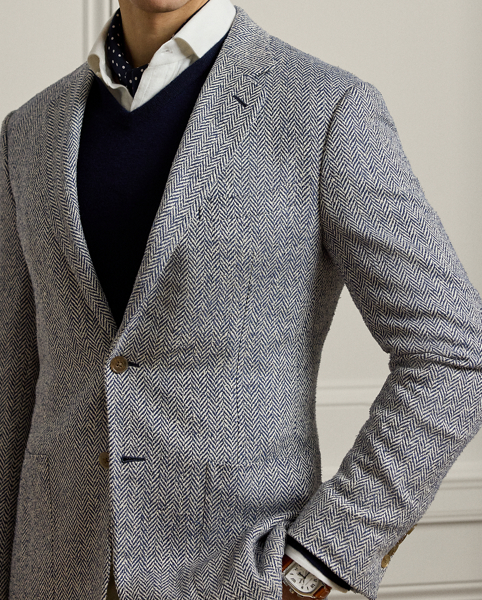 Hand-tailored in Italy, the Kent combines a lighter construction with fine canvassing and a soft shoulder to create a more natural profile. This version is crafted from luxurious silk. Its herringbone twill cloth was custom-developed with Ireland's Magee 1866 mill, which has been a Ralph Lauren Lauren partner for more than 50 years.
