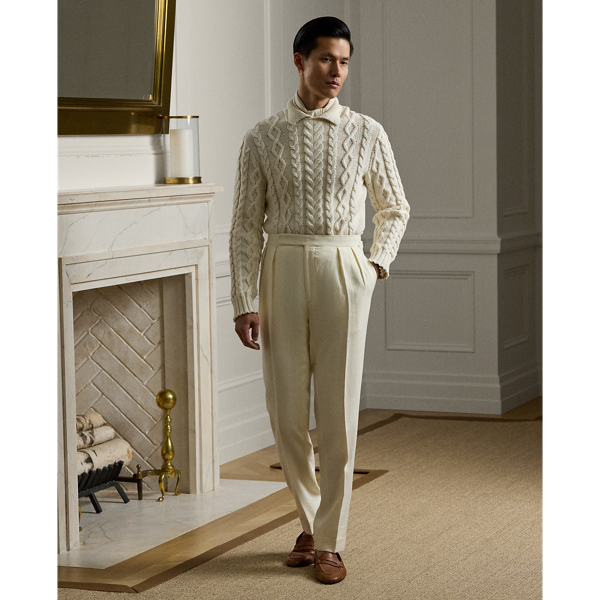 Exquisitely hand-tailored in Italy, these pleated trousers showcase Purple Label's unwavering dedication to sartorial excellence with a lightweight fabric, which was custom-developed for Ralph Lauren Lauren. The luxurious blend of textured silk and fine linen creates an incomparable drape and subtle lustre, offering supreme comfort and sophistication.