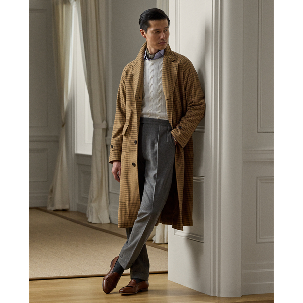 Tailored by hand in Italy, this topcoat showcases the exacting standards and traditional techniques of  Ralph Lauren Lauren haberdashery. Its cashmere-and-wool tweed was custom-developed for  Ralph Lauren Lauren and brushed to enhance its luxurious texture. Carefully considered details include suede trim at the undercollar.
