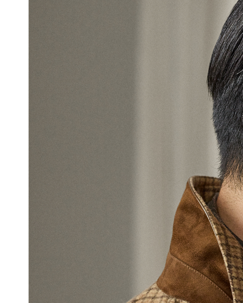 Tailored by hand in Italy, this topcoat showcases the exacting standards and traditional techniques of  Ralph Lauren Lauren haberdashery. Its cashmere-and-wool tweed was custom-developed for  Ralph Lauren Lauren and brushed to enhance its luxurious texture. Carefully considered details include suede trim at the undercollar.