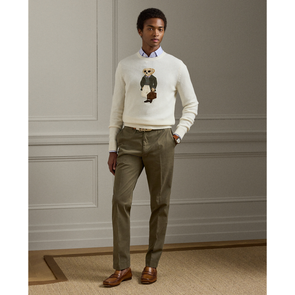 Showcasing Purple Label's commitment to unparalleled quality and timeless style, these trousers are meticulously hand-tailored using stretch chino fabric from France. Once constructed into a Slim Fit silhouette, they are garment-dyed in a custom-developed hue.