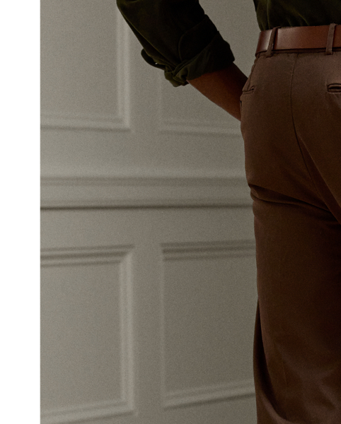 Showcasing Purple Label's commitment to unparalleled quality and timeless style, these trousers are meticulously hand-tailored using stretch chino fabric from France. Once constructed into a Slim Fit silhouette, they are garment-dyed in a custom-developed hue.