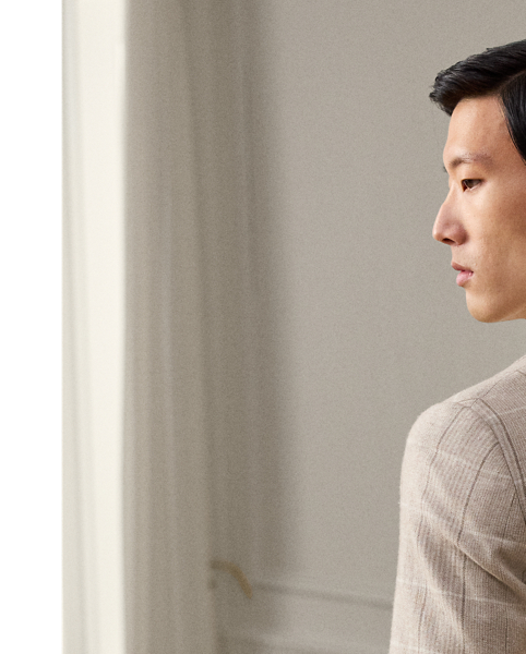 Meticulously hand-tailored in Italy, the Kent combines a lighter construction with fine canvassing and a soft shoulder to create a more natural profile. This version's fabric was custom-developed for  Ralph Lauren Lauren with Joshua Ellis, a famed English mill that has been creating luxury textiles for more than 250 years. The brushed twill cloth features a traditional plaid pattern reimagined in a seasonless blend of wool, silk and cashmere.