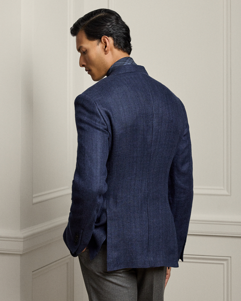 Hand-tailored in Italy, the Kent combines a lighter construction with fine canvassing and a soft shoulder to create a more natural profile. This version's bespoke fabric features a traditional heritage pattern rendered in a modern blend of linen, silk and cotton.