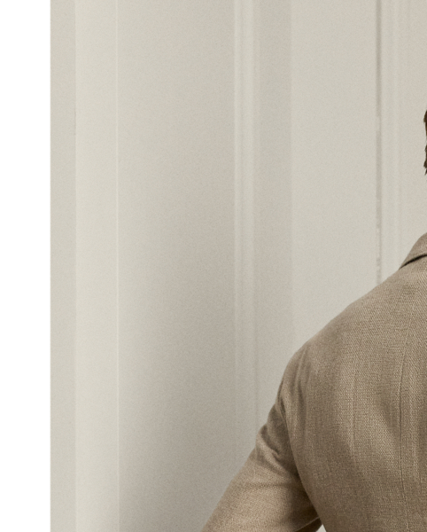 Tailored by hand in Italy, the Hadley is defined by its soft shoulder and exceptionally light weight. This version is crafted from a textured, open-weave fabric custom-developed with Joshua Ellis – a famed English mill, which has been creating luxury textiles for more than 250 years. Its fine cloth is crafted using a luxurious blend of wool, silk and cashmere.