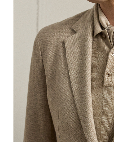 Tailored by hand in Italy, the Hadley is defined by its soft shoulder and exceptionally light weight. This version is crafted from a textured, open-weave fabric custom-developed with Joshua Ellis – a famed English mill, which has been creating luxury textiles for more than 250 years. Its fine cloth is crafted using a luxurious blend of wool, silk and cashmere.