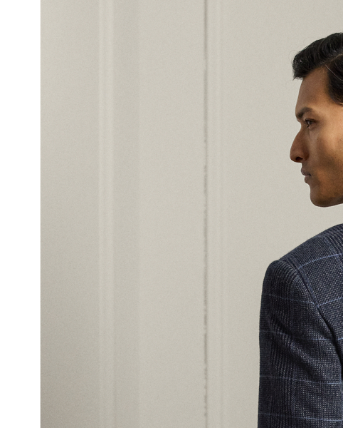 The Gregory combines lightweight canvassing and a modern silhouette with Purple Label's unparalleled quality and fine Italian craftsmanship. At the start of construction, pattern pieces are hand-cut by expert tailors, ensuring precision of the highest calibre. Its plaid cashmere twill was custom-developed with Joshua Ellis, a renowned mill in England that has been creating luxury textiles for more than 250 years. Considered details, such as hand-sewn buttonholes and edges, complete this signature jacket.